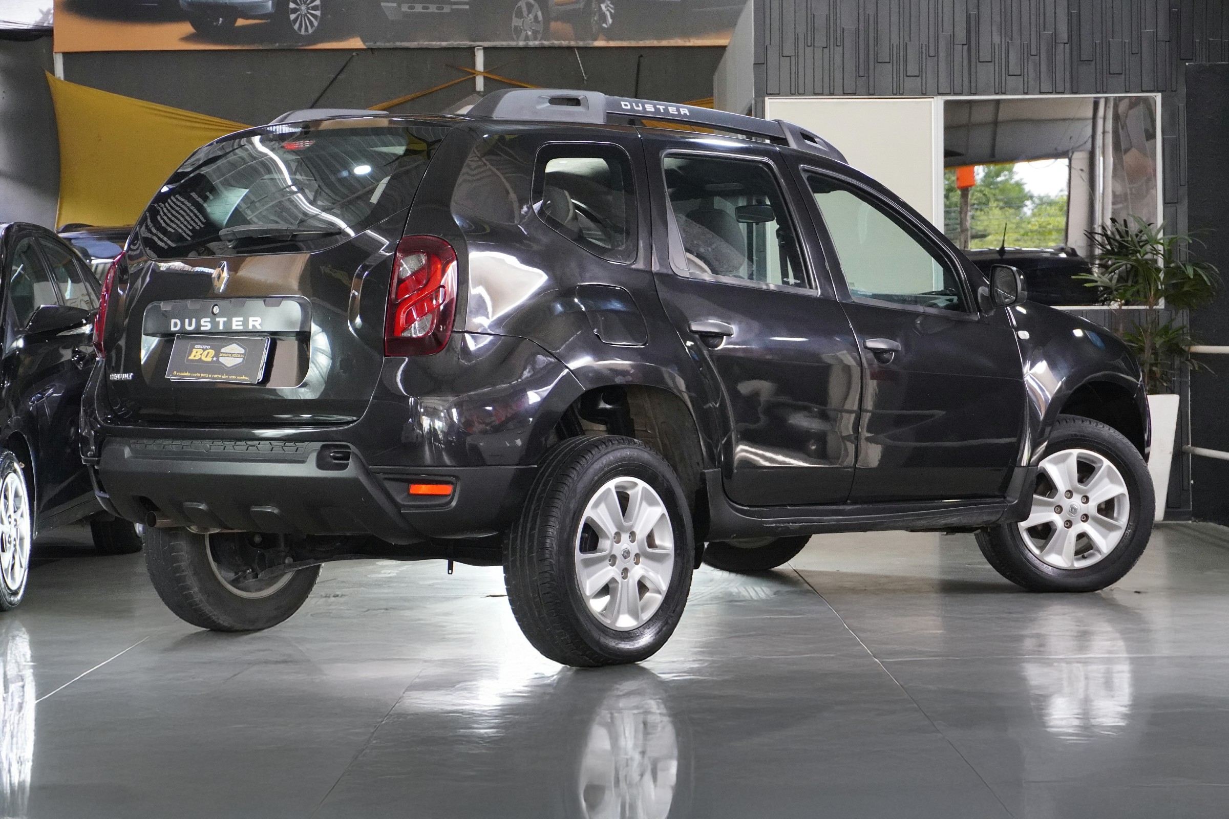 RENAULT         DUSTER